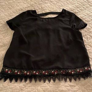Sheer scoop neck shirt with floral detail trim